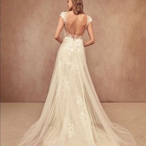 Gorgeous custom size bridal gown! New with tags, regularly $509!